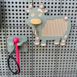 Masterkidz Drevený hudobný nástroj Guiro Krava na STEM tabuľu