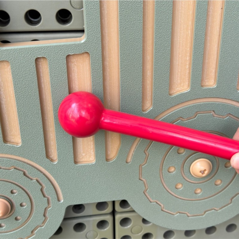 Masterkidz Drevený hudobný nástroj Guiro Traktor na STEM tabuľu