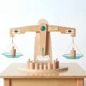 Masterkidz Drevená rovnoramenná váha – Edukačná Montessori pomôcka na učenie hmotnosti