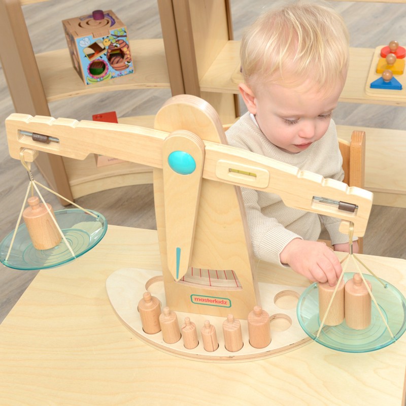 Masterkidz Drevená rovnoramenná váha – Edukačná Montessori pomôcka na učenie hmotnosti