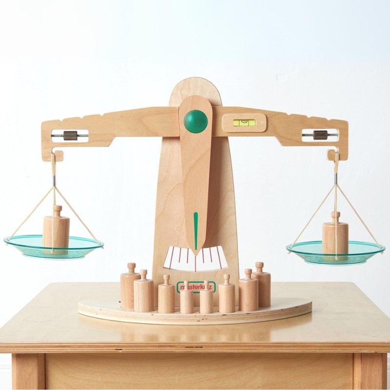 Masterkidz Drevená rovnoramenná váha – Edukačná Montessori pomôcka na učenie hmotnosti