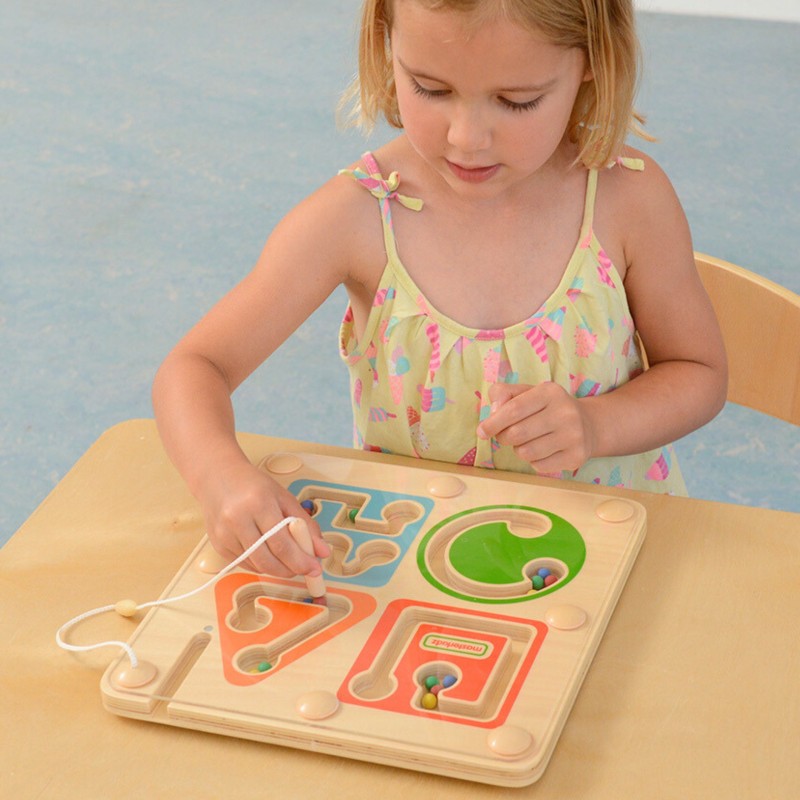 Masterkidz Drevený magnetický labyrint pre nácvik písania