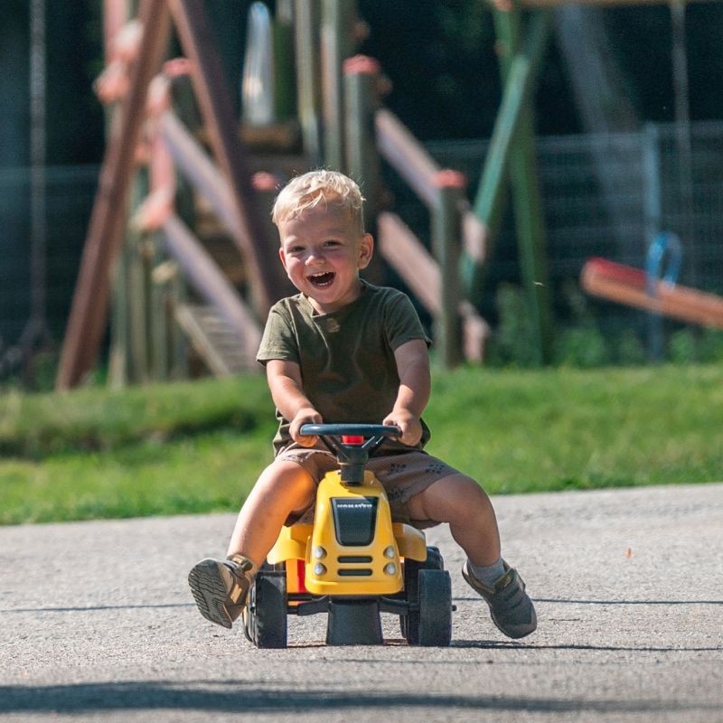 FALK Traktorík Baby Komatsu s vlečkou od 1 roka