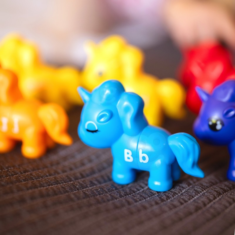 WOOPIE Skladacie Montessori Figúrky - Jednorožce 13 ks. Písmená