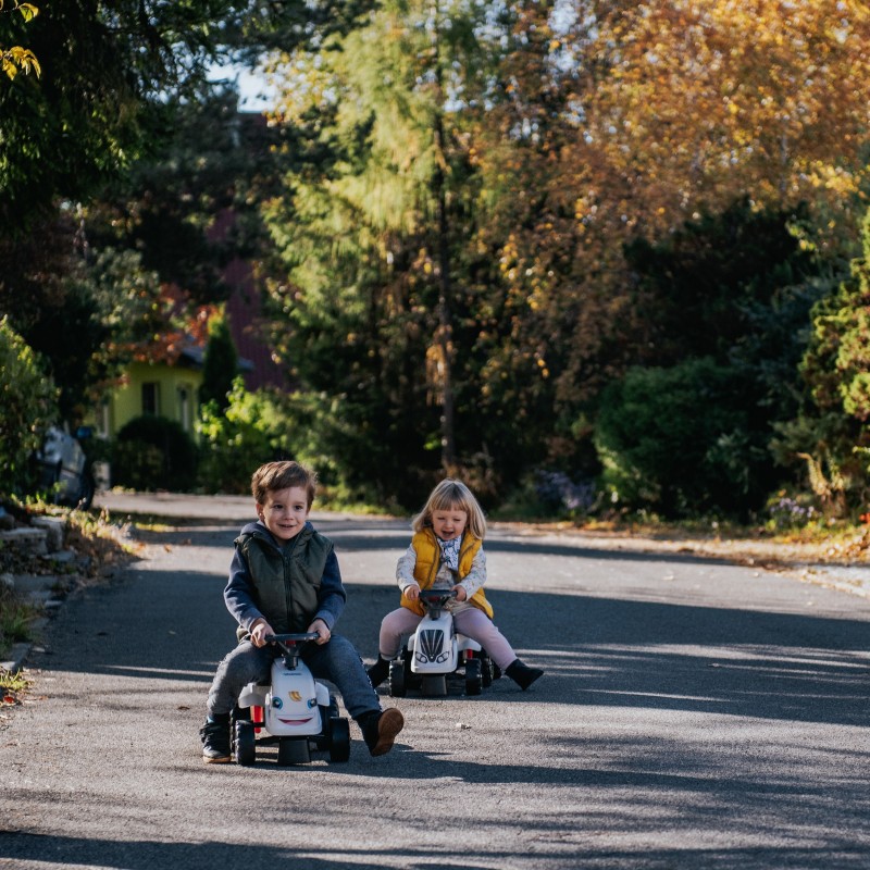 FALK Traktorík Baby Valtra s Vlečkou od 1 Roka