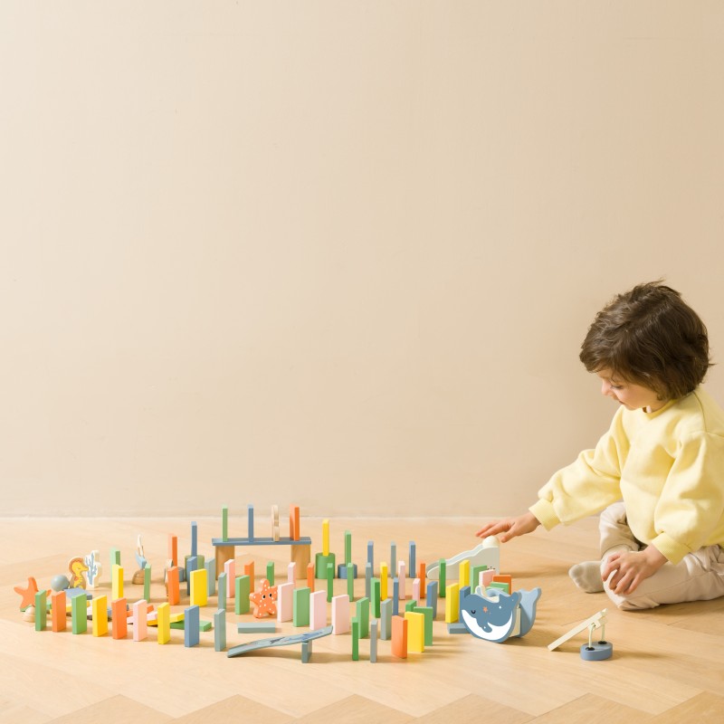 CLASSIC WORLD Montessori Drevené Domino - Prekážková Dráha 100 ks.