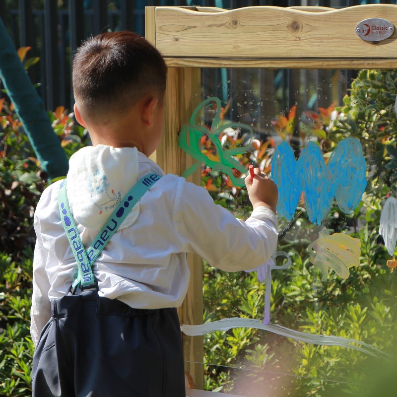 CLASSIC WORLD Obojstranná Tabuľa na Maľovanie s Vodnou Pumpou