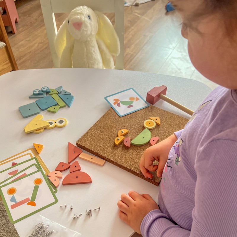 WOOPIE GREEN Drewniana Przybijanka z Młotkiem Układanka 20 wzorów 82 el.