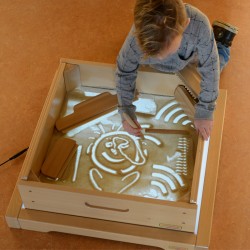 MASTERKIDZ Senzorický LED Panel s Ovládačom + Príslušenstvo na Hru s Pieskom