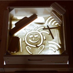 MASTERKIDZ Senzorický LED Panel + Príslušenstvo na Hru s Pieskom