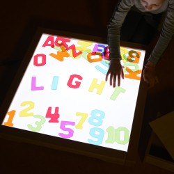 MASTERKIDZ Senzorický LED Panel s Ovládačom + Sada Príslušenstva