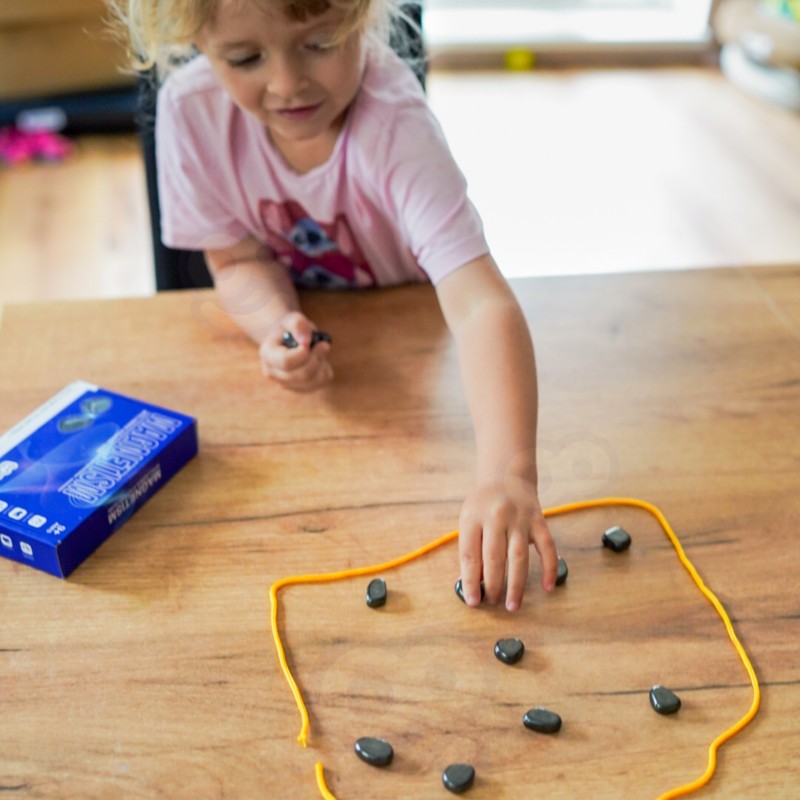 WOOPIE Hra - Magnetické Kamienky na Šnúrke 27 ks.