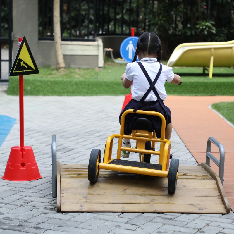 Classic World Drevený prejazdový mostík pre odrážadlá