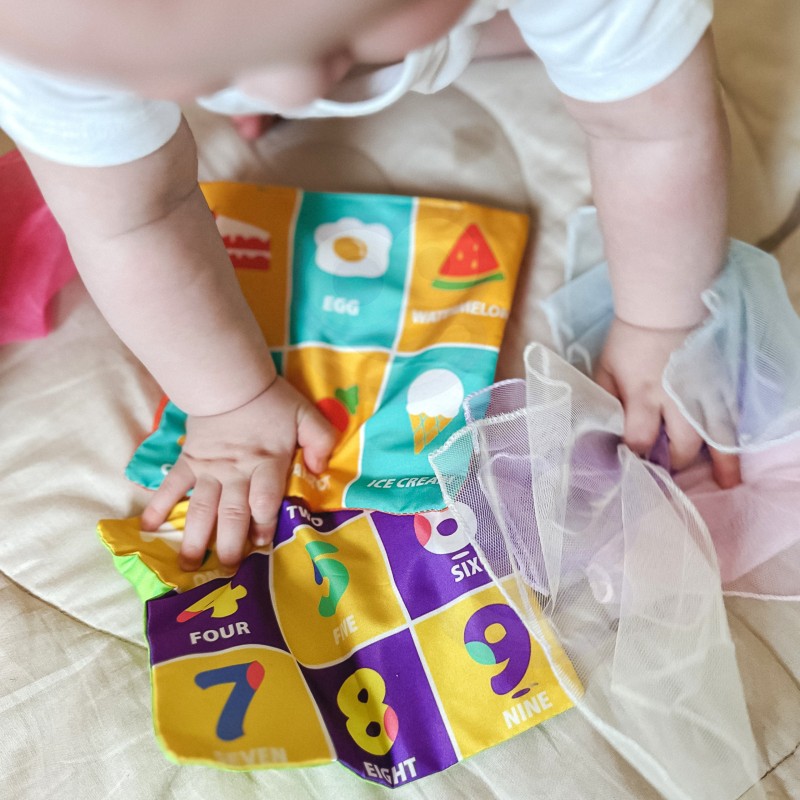 WOOPIE BABY Zabawka Edukacyjna Sensoryczna Pudełeczko Chusteczek