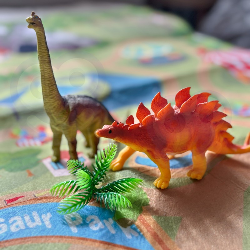 WOOPIE Zestaw Figurki Dinozaury 16 el. + Mata + Kuferek