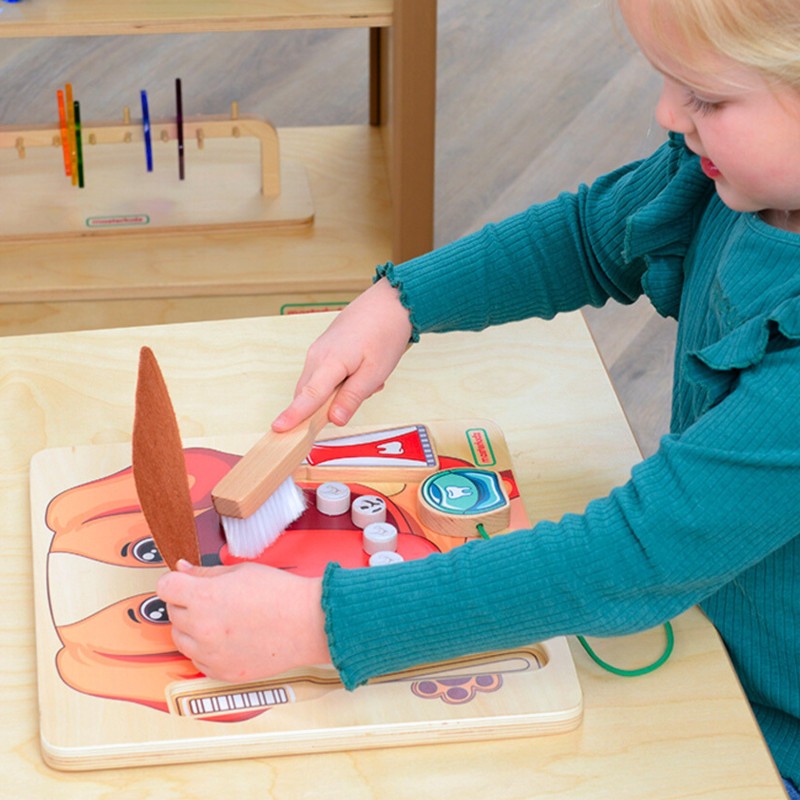 MASTERKIDZ Edukačná tabuľa Umývanie zúbkov | Drevený Montessori psík na nácvik hygieny