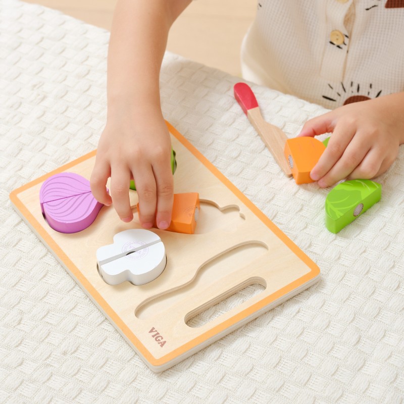 VIGA Drevená zelenina na krájanie | Montessori sada s doskou a nožom