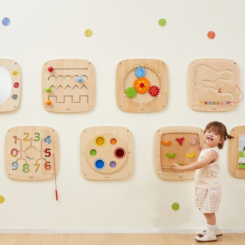 VIGA Drevený nástenný labyrint Počítanie | Montessori tabuľa na čísla a farby