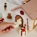 CLASSIC WORLD Drevený motorický domček so zámkami a kľúčikmi | Senzorická hračka 11 ks