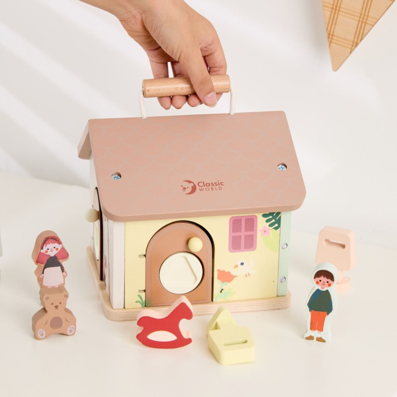 CLASSIC WORLD Drevený motorický domček so zámkami a kľúčikmi | Senzorická hračka 11 ks