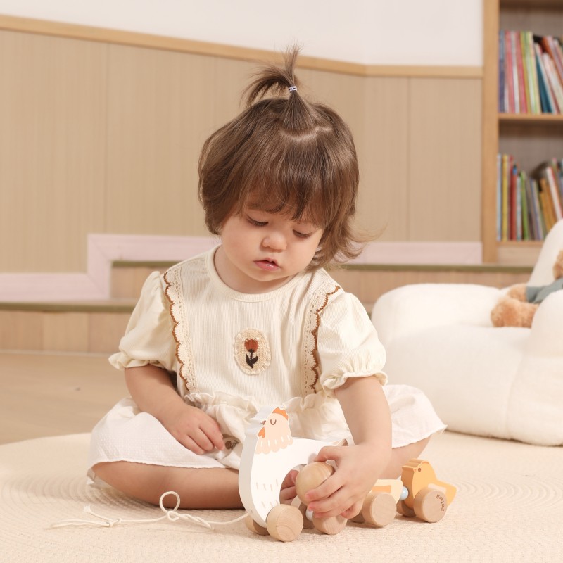 VIGA PolarB Drewniana Kurka z Pisklętami do Ciągnięcia