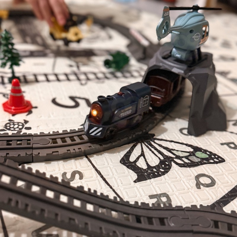 WOOPIE Elektryczna Kolejka Tor Retro Ciuchcia Lokomotywa + 2 Wagony – Zestaw 76 el.