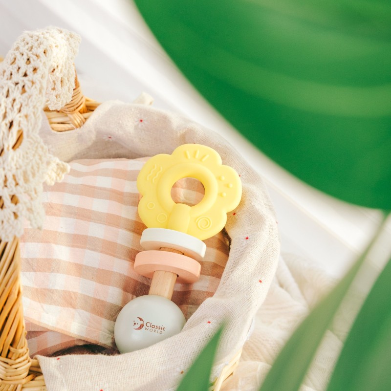 CLASSIC WORLD Drewniana Pastelowa Grzechotka Gryzak 2w1 Kwiatuszek 0+